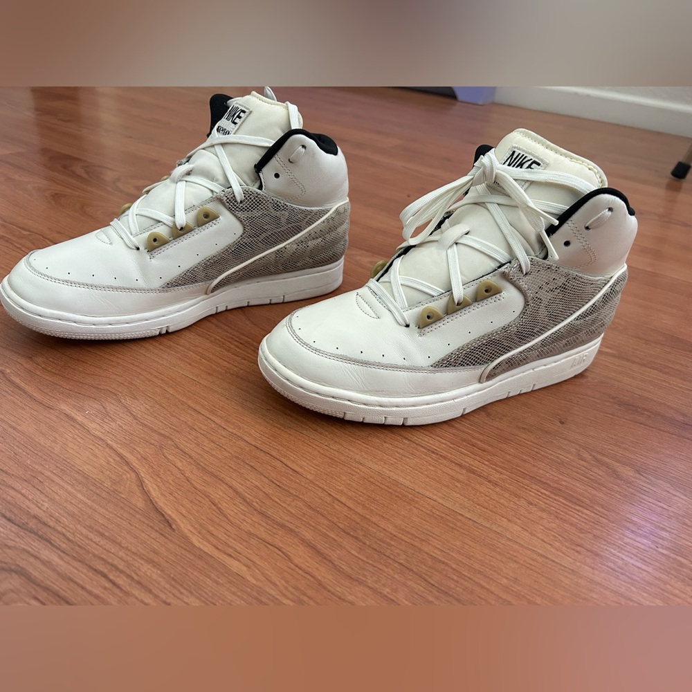 Size 9 - Nike Air Python Sail - 705067-100